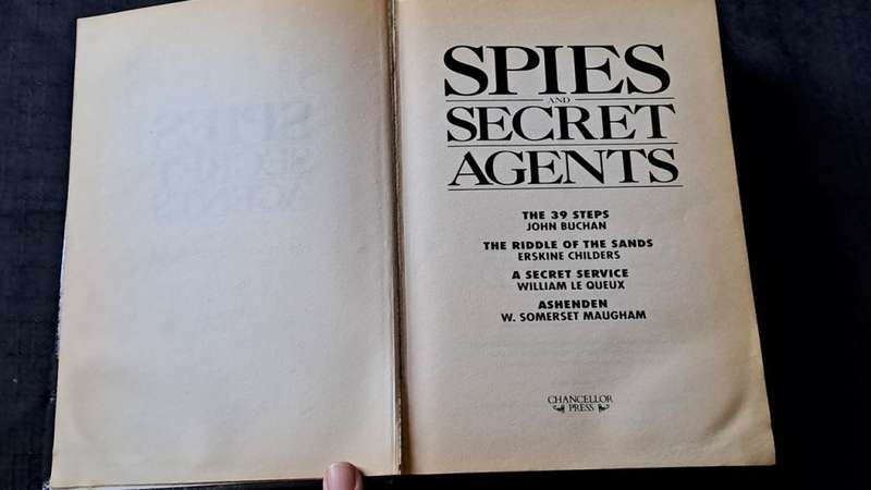 4 Different Authors - Complete and Unabridged - Spies and secret agents -  hardcover - pages 534