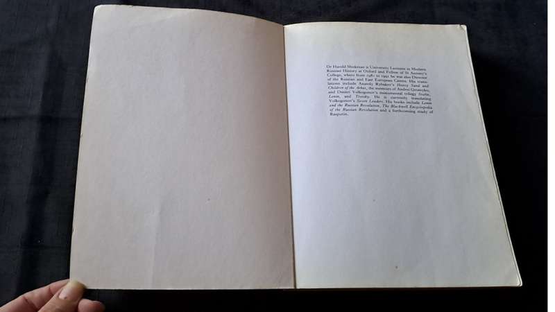 Harold Shukman (Editor)  - Stalin`s Generals -  paperback/softcover -  pages 467