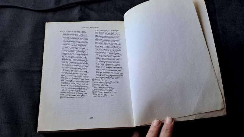 Harold Shukman (Editor)  - Stalin`s Generals -  paperback/softcover -  pages 467