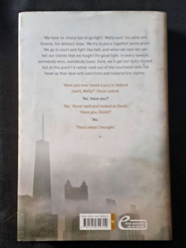 John Grisham - The Litigators  - hardcover + dustcover - pages 385