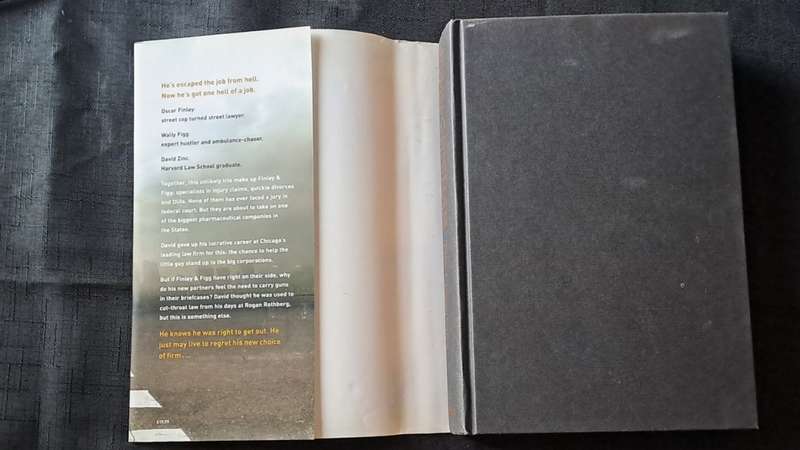 John Grisham - The Litigators  - hardcover + dustcover - pages 385