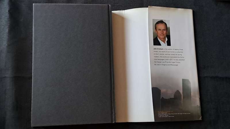 John Grisham - The Litigators  - hardcover + dustcover - pages 385