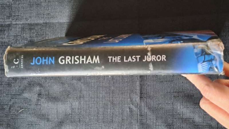 John Grisham - The last juror  - hardcover + dustcover -  pages 335