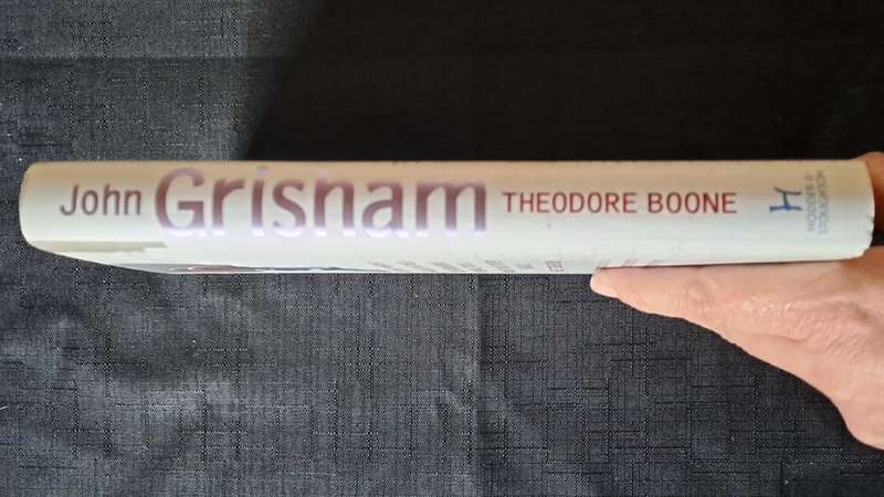 John Grisham - Theodore Boone  - hardcover + dustcover - pages 263