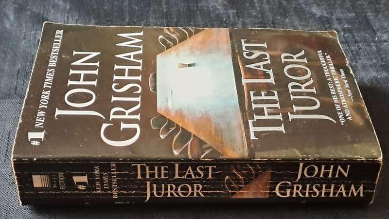 John Grisham - The last juror  - paperback/softcover - pages 486