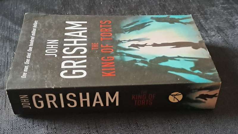 John Grisham - The King of Torts  - paperback/softcover - pages  490