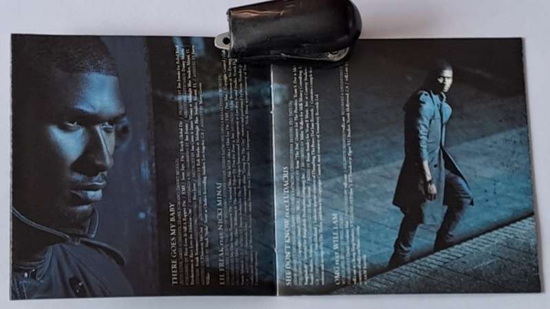CD - Usher  - Raymond V Raymond -   2010