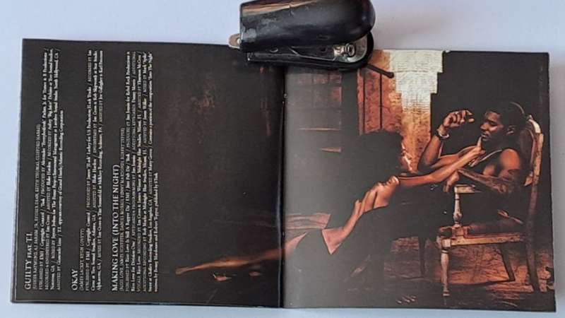 CD - Usher  - Raymond V Raymond -   2010
