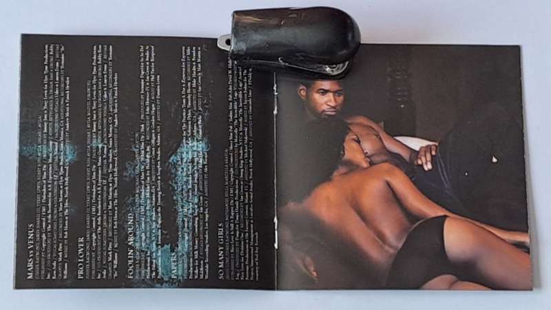 CD - Usher  - Raymond V Raymond -   2010