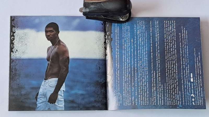 CD - Usher  - Raymond V Raymond -   2010