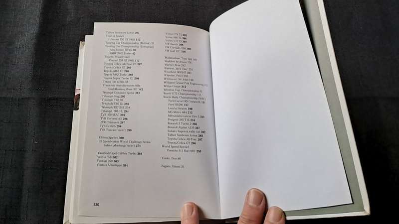 Richard Nicholls  - Classic supercars -  Mini encyclopedia  - paperback/softcover - pages 320