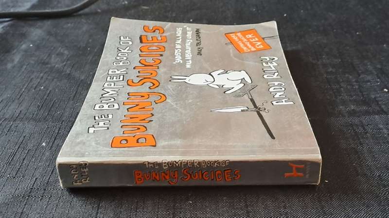 Andy Riley  - The bumper book of bunny suicides - paperback/softcover - pages 192