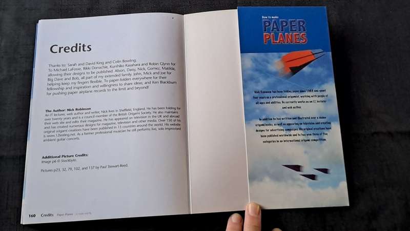 Nick Robinson  - How to make paper places - paperback/softcover - pages 160