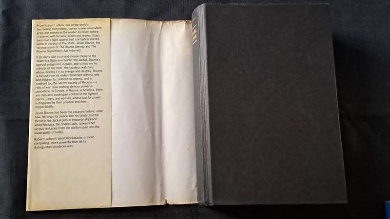 Robert Ludlum - The Bourne Ultimatum - hardcover + dustcover  - pages 602