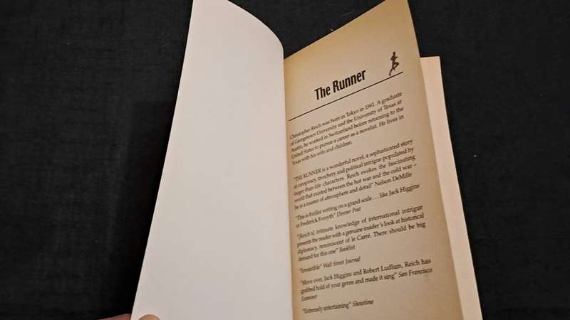 Christopher Reich  - The runner - paperback/softcover - pages 533