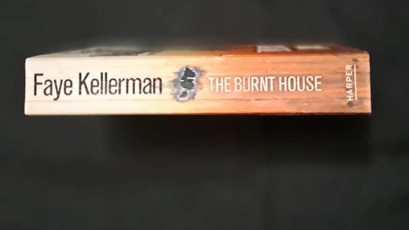 Faye Kellerman  - The burnt house - paperback/softcover - pages 473