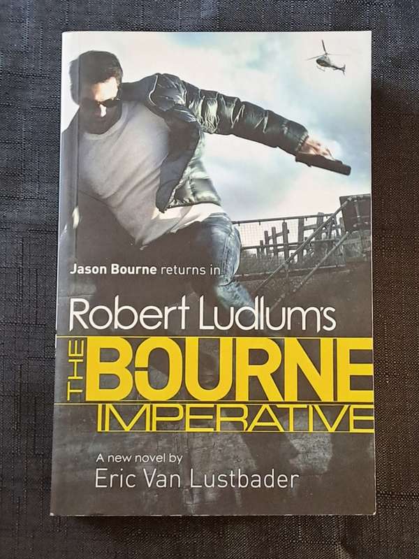 Eric Van Lustbader  - The Bourne imperative - paperback/softcover - pages 533