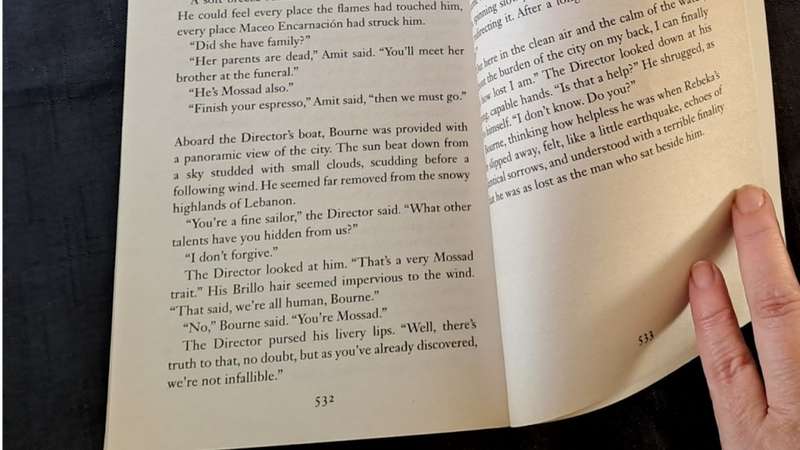 Eric Van Lustbader  - The Bourne imperative - paperback/softcover - pages 533