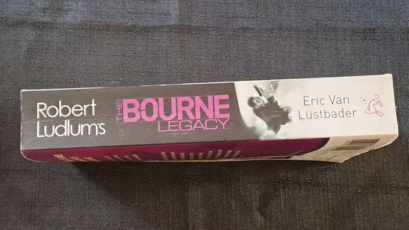 Eric Van Lustbader  - The Bourne legacy - paperback/softcover - pages 529