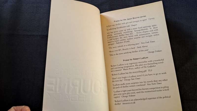Eric Van Lustbader  - The Bourne legacy - paperback/softcover - pages 529