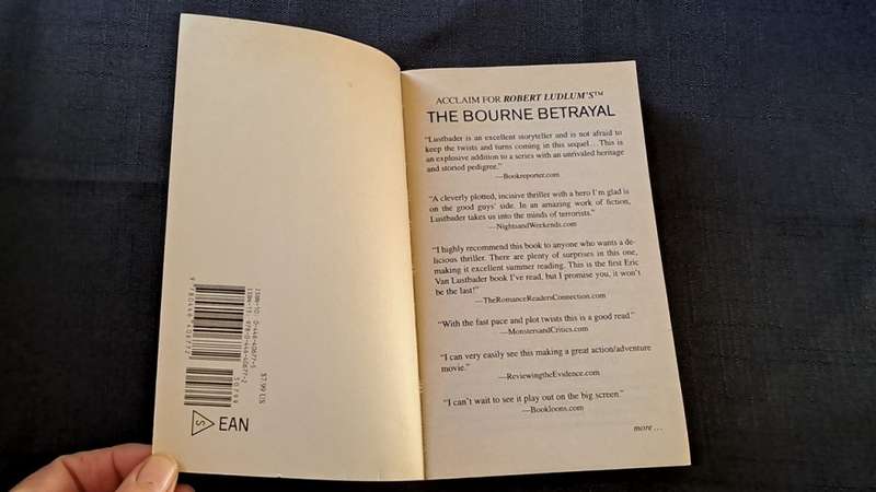 Eric Van Lustbader  - The Bourne betrayal - paperback/softcover - pages 639