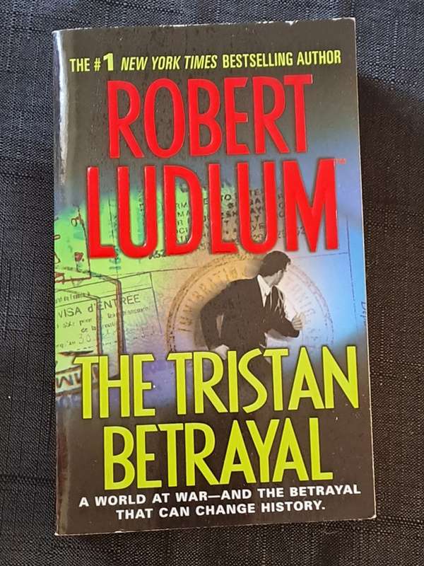 Robert Ludlum  - The tristan betrayal - paperback/softcover - pages 519