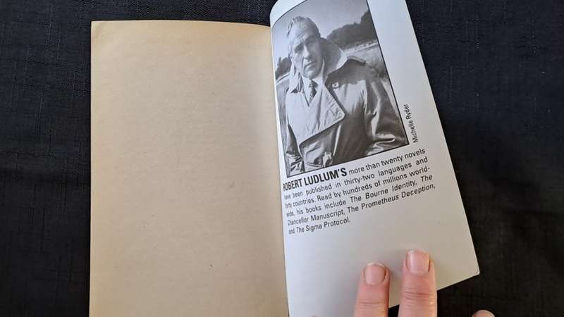 Robert Ludlum  - The tristan betrayal - paperback/softcover - pages 519