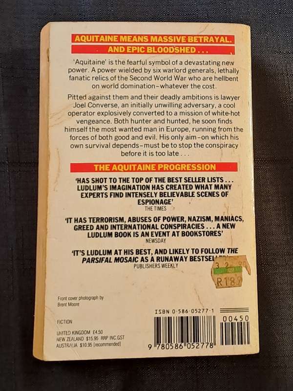 Robert Ludlum  - The Aquitaine Progression - Paperback/Softcover - Pages 847 - As per photo`s