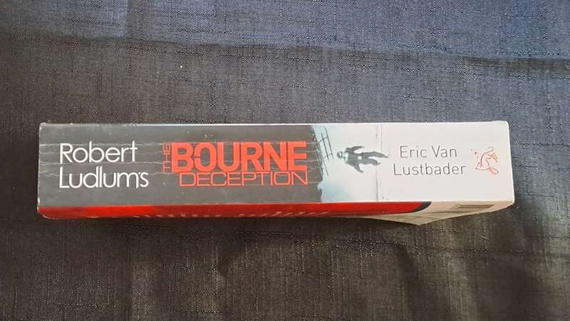 Eric Van Lustbader  - The Bourne deception - paperback/softcover - pages 546