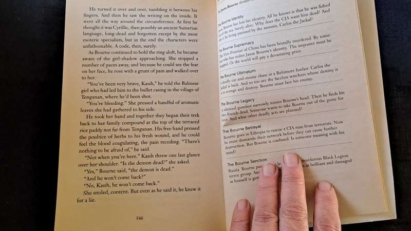 Eric Van Lustbader  - The Bourne deception - paperback/softcover - pages 546