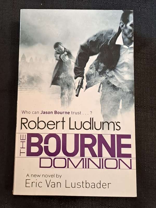 Eric Van Lustbader  - The Bourne dominion - paperback/softcover - pages 534
