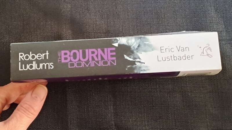 Eric Van Lustbader  - The Bourne dominion - paperback/softcover - pages 534