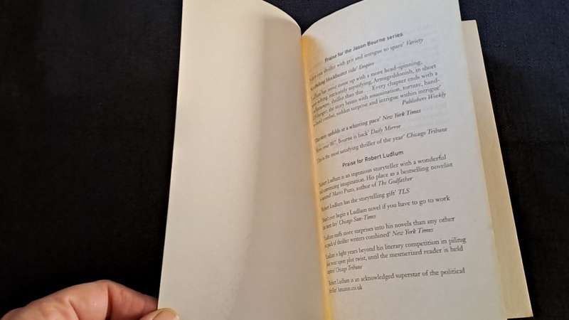 Eric Van Lustbader  - The Bourne dominion - paperback/softcover - pages 534