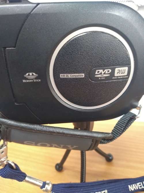 Sony Hybrid Handycam DCR-DVD610