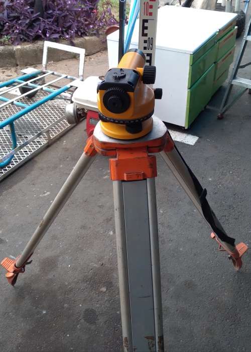 Champ Surveying Dumpy Level Set: Auto-Level, Aluminium Tripod and Measuring Staff