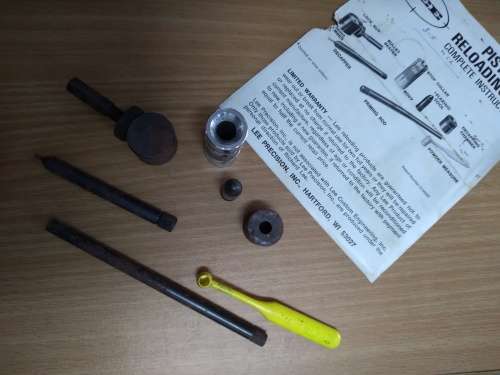 LEE Pistol Reloading Kit