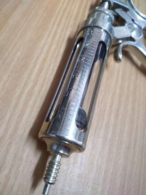 Livestock Vaccine Injector 30ml + Glass Syringes (2) + Re-usable Needles (39)
