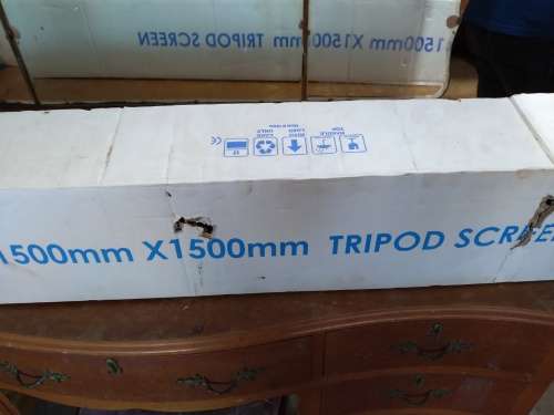 InFocus IN220 Regulatory Model Projector & Ultralink 150cm x 150cm Tripod Screen