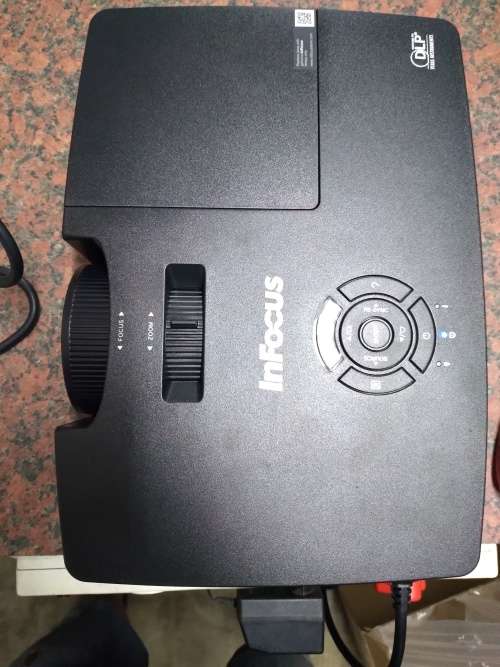 InFocus IN220 Regulatory Model Projector & Ultralink 150cm x 150cm Tripod Screen