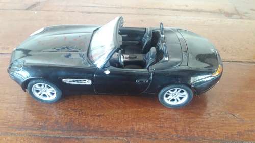 Welly BMW Z8 1/24 Scale (QC0544)