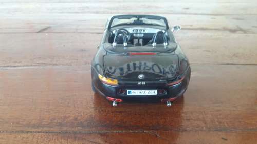 Welly BMW Z8 1/24 Scale (QC0544)