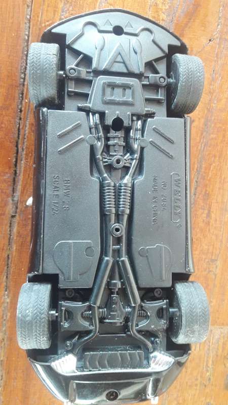 Welly BMW Z8 1/24 Scale (QC0544)