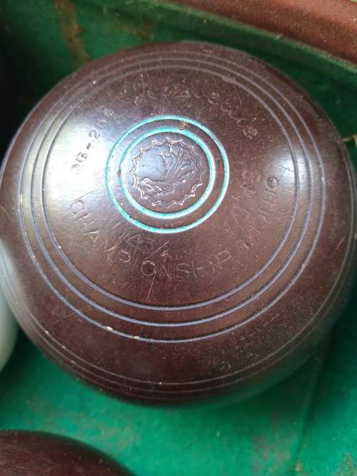 Henselite Bowls Size 4.3/4 Super-Grip