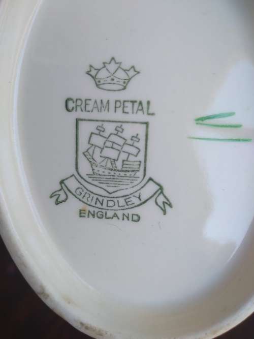 Grindley Cream Petal Gravy Boat