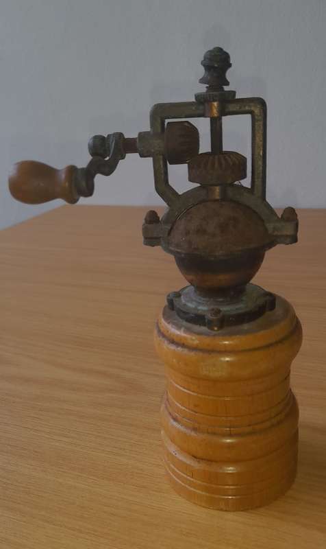 Vintage 8" Tall Old Fashion Hand Grinder