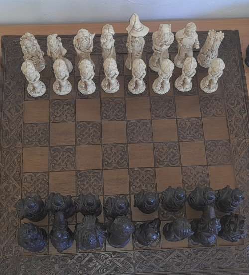 Lord Of The Rings Chess Set Vintage 1979 J.R.R Tolkien Enterprises