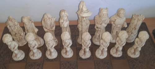 Lord Of The Rings Chess Set Vintage 1979 J.R.R Tolkien Enterprises