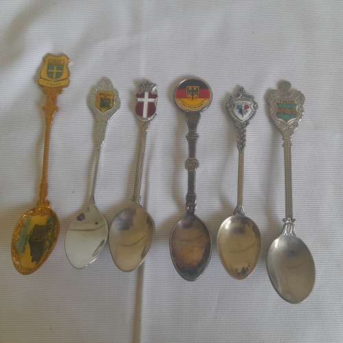 6 x Assorted Souvenir Spoons from Around the World (QC0039)