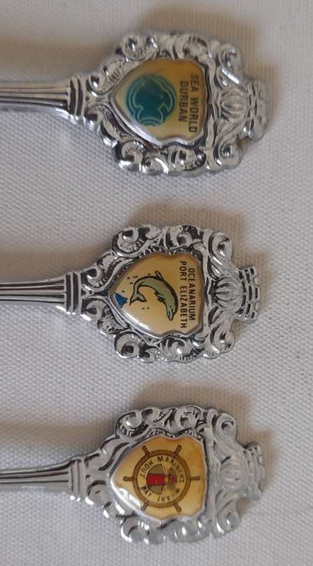 Set of 19 Souvenir Teaspoons (QC0902)