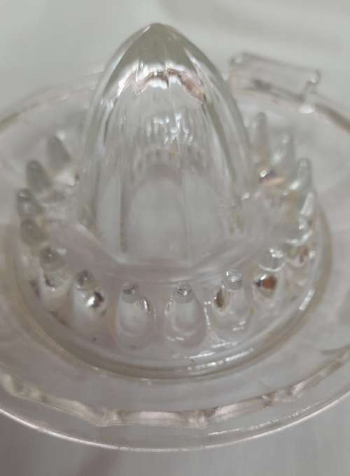 Vintage Clear Glass Juicer Citrus Fruit Squeezer Seed Strainer Pour Spout
